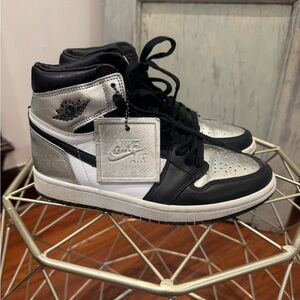 2021 Wmns Air Jordan 1 Retro High OG ‘Silver Toe'